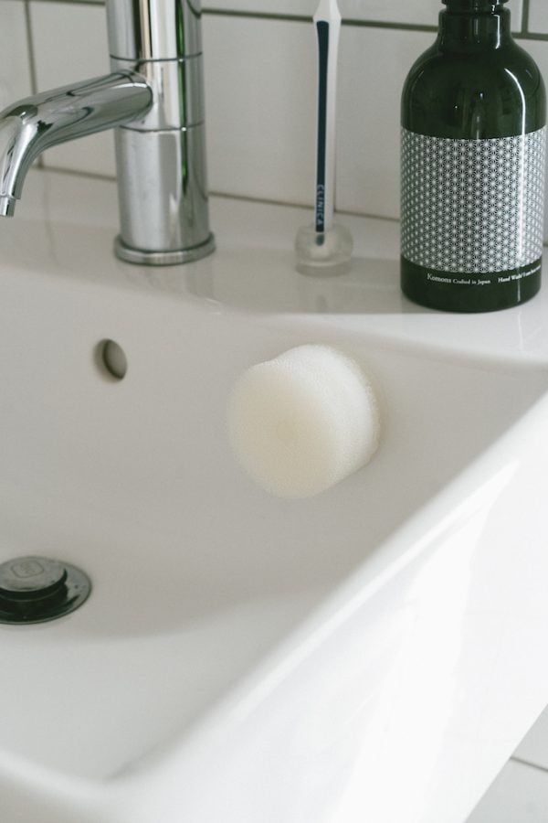 日本製MARNA POCO 附吸盤易起泡浴室三層海綿刷